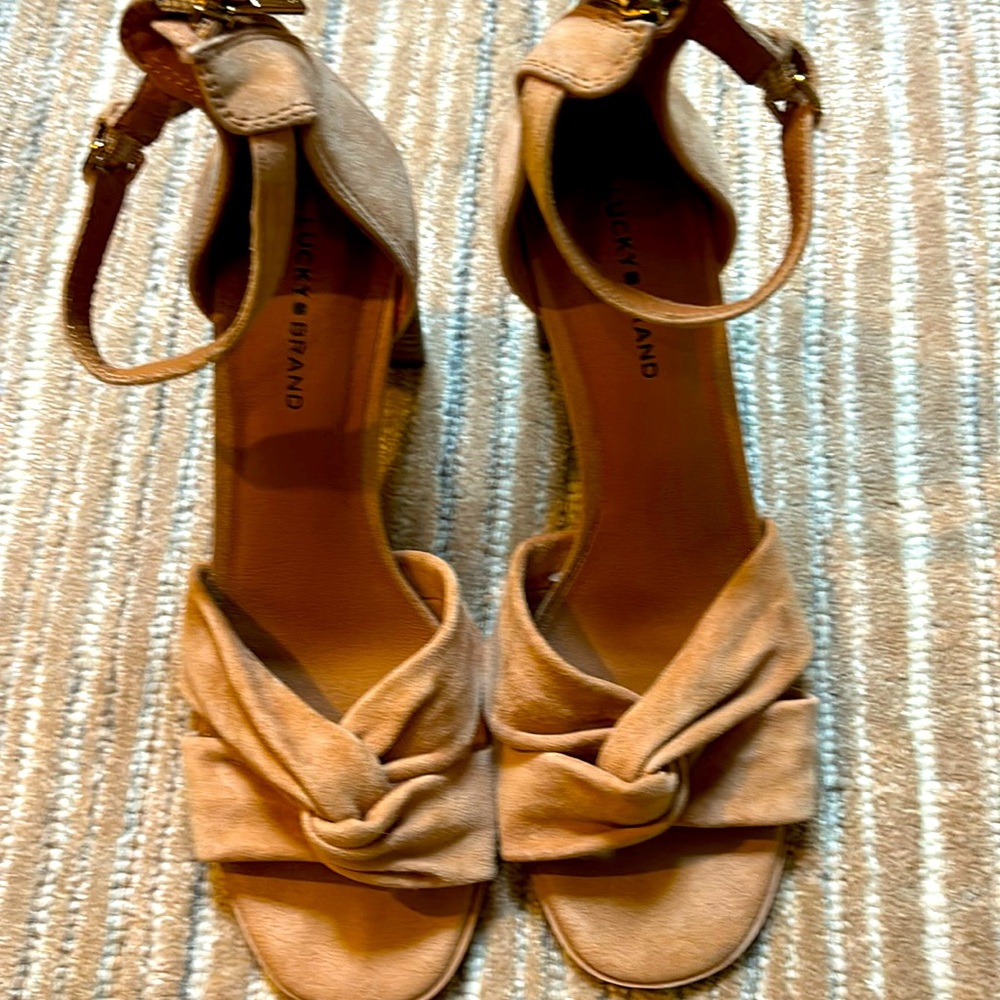 Lucky Brand Carmel suede heels